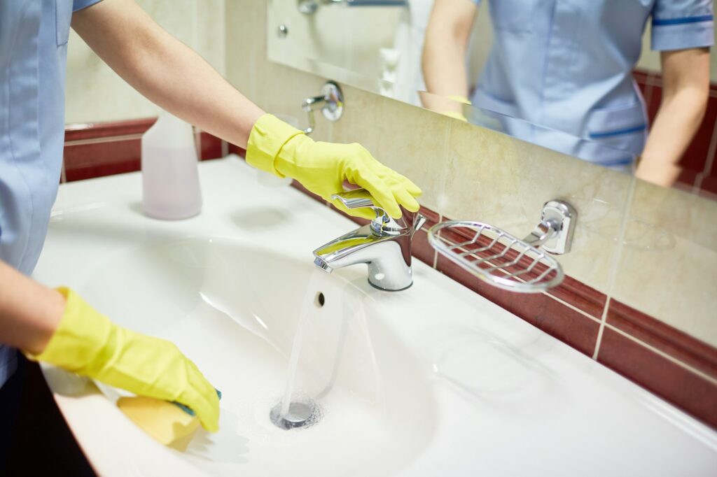 Cleaning sink